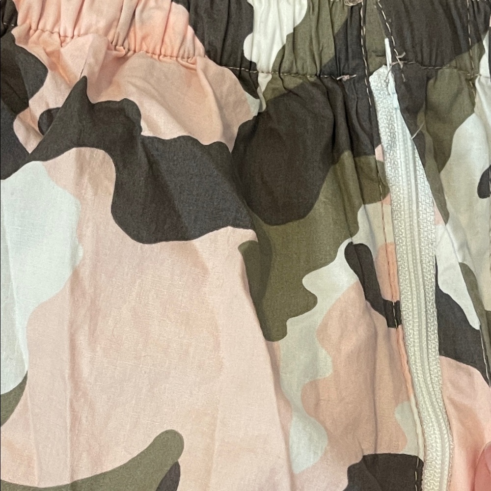 Women’s XL Camouflage Cargo Pants - Picture 7 of 14